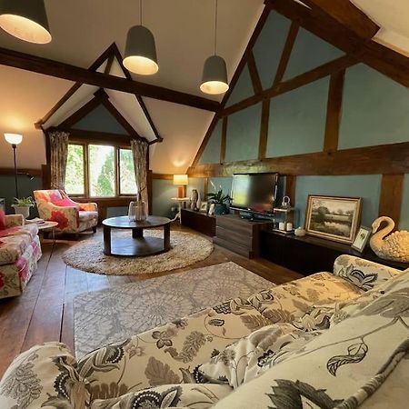 Stylish 2-Bed Cottage With Secure Parking Winforton Kültér fotó
