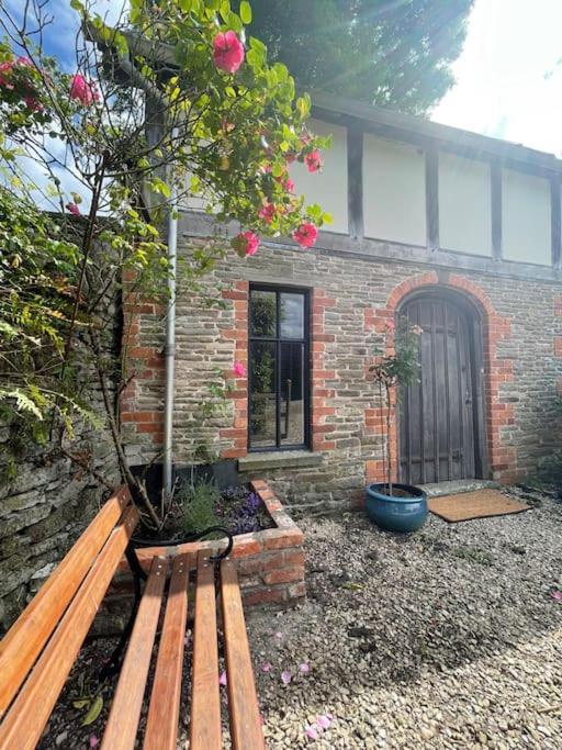Stylish 2-Bed Cottage With Secure Parking Winforton Kültér fotó