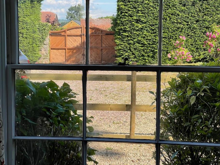 Stylish 2-Bed Cottage With Secure Parking Winforton Kültér fotó