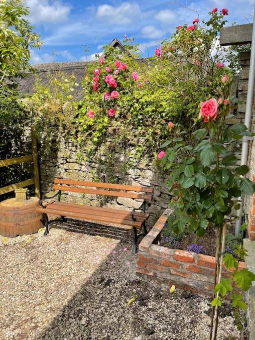 Stylish 2-Bed Cottage With Secure Parking Winforton Kültér fotó