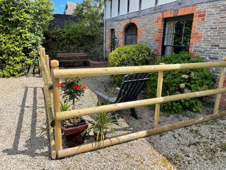 Stylish 2-Bed Cottage With Secure Parking Winforton Kültér fotó