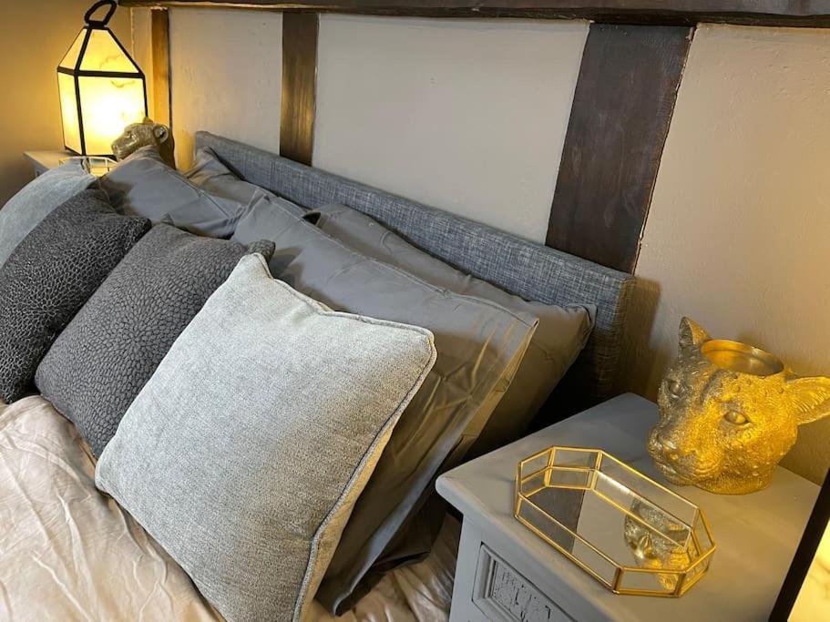 Stylish 2-Bed Cottage With Secure Parking Winforton Kültér fotó