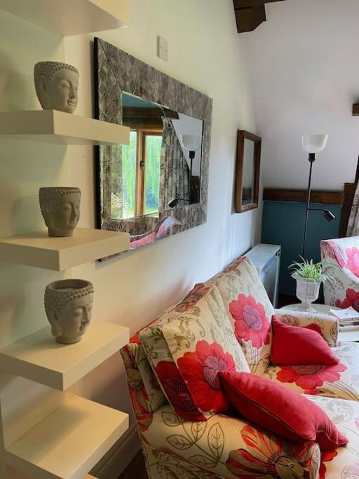 Stylish 2-Bed Cottage With Secure Parking Winforton Kültér fotó