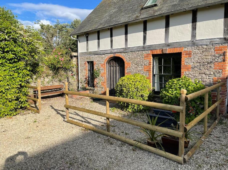 Stylish 2-Bed Cottage With Secure Parking Winforton Kültér fotó