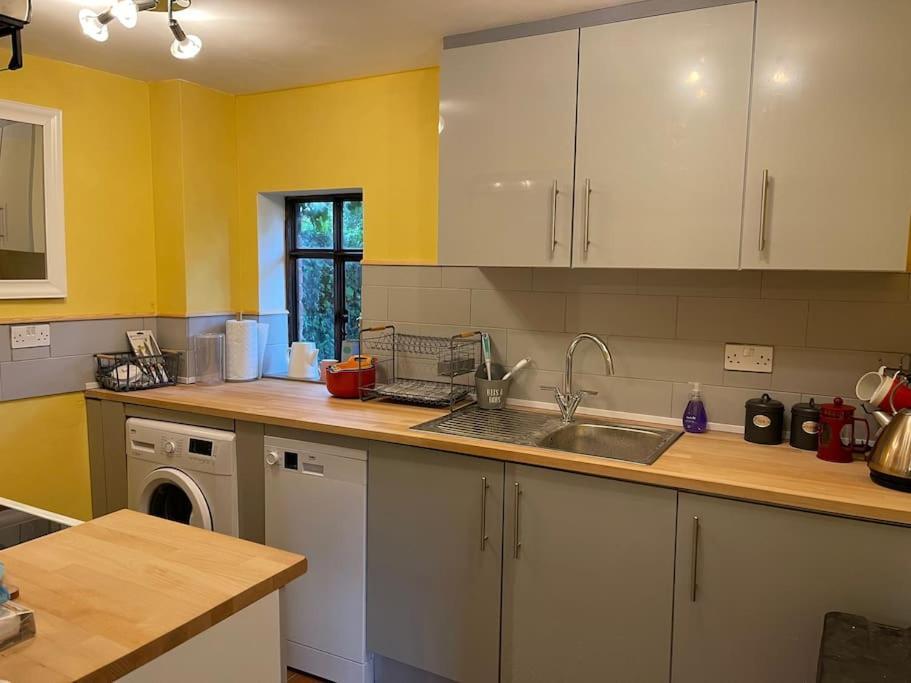 Stylish 2-Bed Cottage With Secure Parking Winforton Kültér fotó