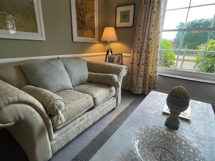 Stylish 2-Bed Cottage With Secure Parking Winforton Kültér fotó